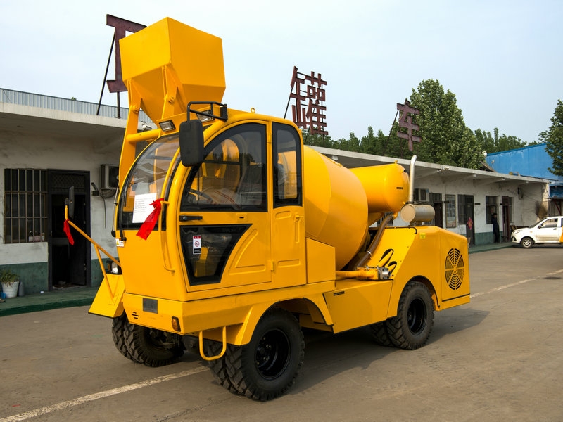 2方自上料混凝土攪拌車(chē)